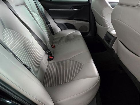 Used 2018 Toyota Camry SE image 20