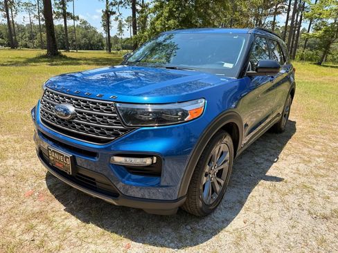 Used 2022 Ford Explorer XLT w/ Equipment Group 202A RWD image 1