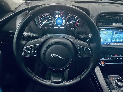 Used 2020 Jaguar F-PACE AWD/4WD image 27