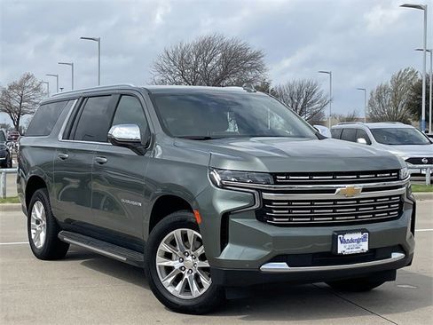 Used 2023 Chevrolet Suburban Premier image 2