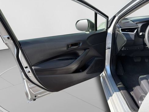Used 2025 Toyota Corolla LE FWD image 9