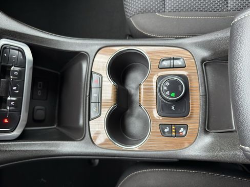 Used 2023 GMC Acadia SLE w/ Driver Convenience Package image 23