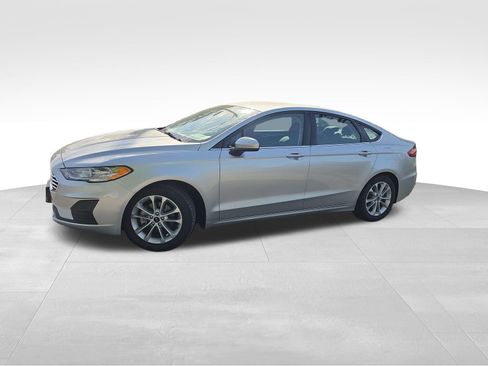 Used 2019 Ford Fusion SE FWD image 2