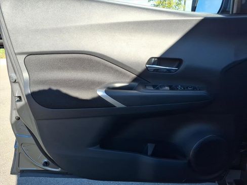 Used 2024 Nissan Kicks SV image 11