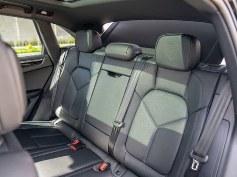 Certified 2026 Porsche Macan AWD/4WD image 24