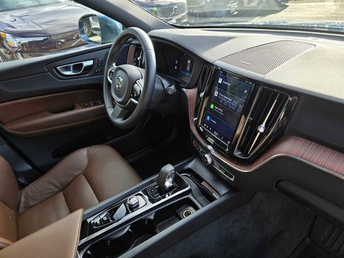Used 2023 Volvo XC60 T8 Plus image 10