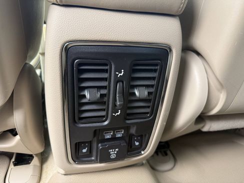 Used 2016 Jeep Grand Cherokee Overland AWD/4WD image 16