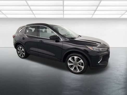 Used 2023 Ford Escape Platinum image 9