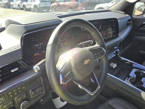 Used 2026 Chevrolet Suburban High Country AWD/4WD image 2