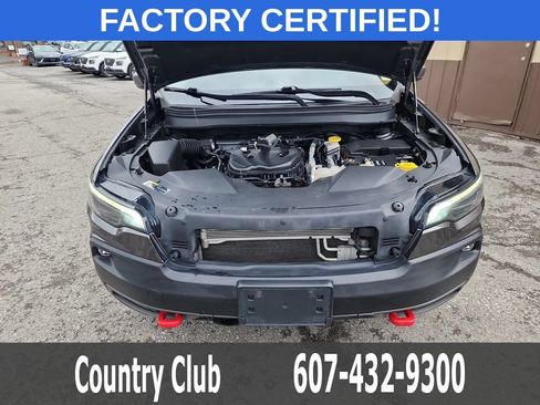 Used 2021 Jeep Cherokee Trailhawk AWD/4WD image 32
