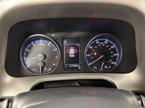 Used 2017 Toyota RAV4 LE FWD image 24