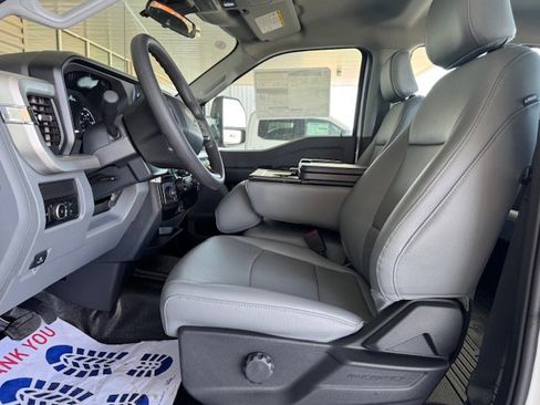 New 2025 Ford F250 XL w/ XL Chrome Package image 5