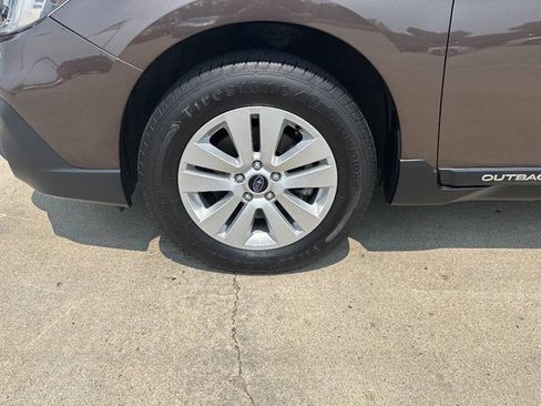 Used 2019 Subaru Outback 2.5i Premium AWD/4WD image 2