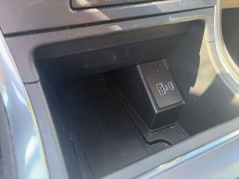 Used 2021 Ford Edge Titanium FWD image 20