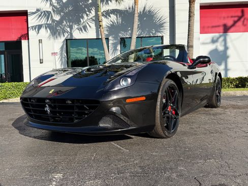 Used 2016 Ferrari California T RWD image 15