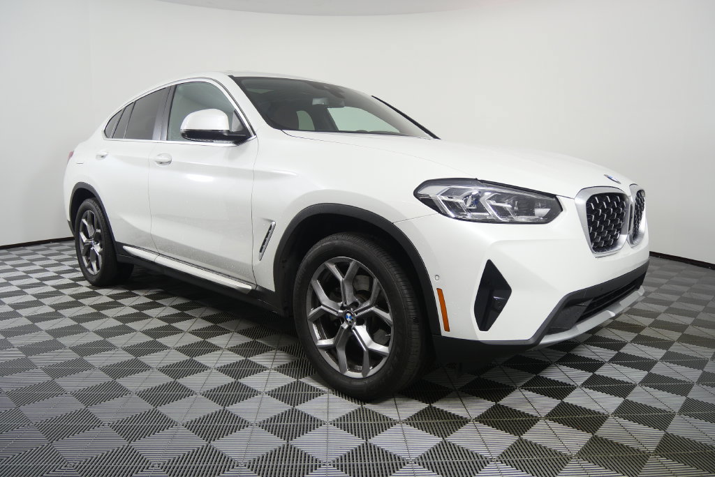 Certified 2025 BMW X4 xDrive30i AWD/4WD image 2
