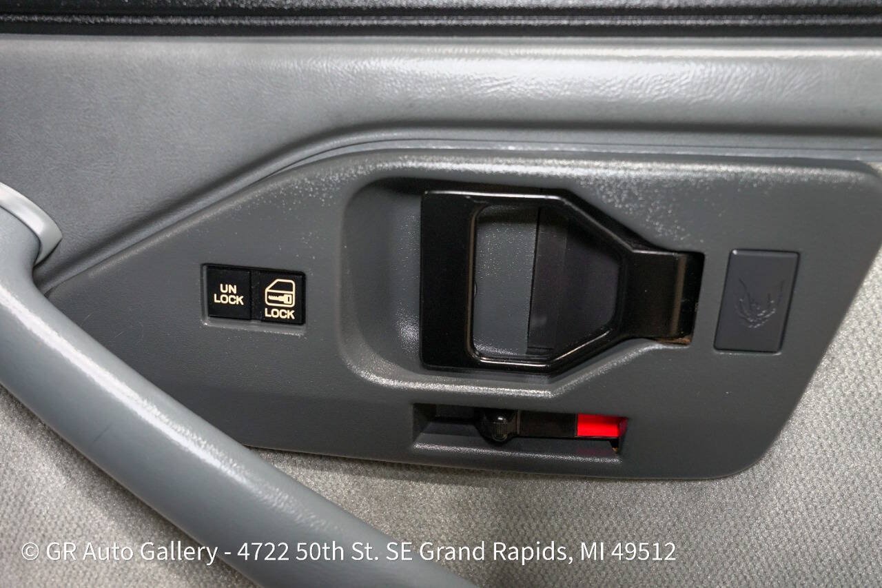 Used 1987 Pontiac Firebird Trans Am RWD image 39
