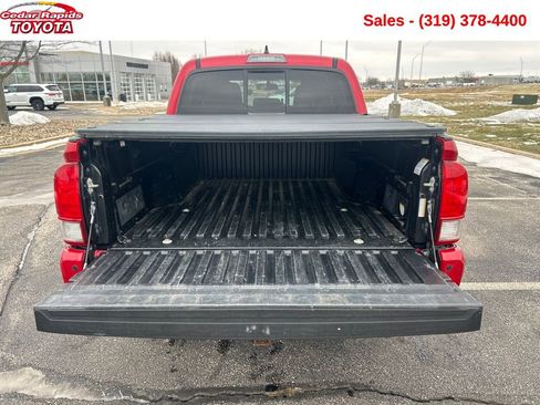 Used 2016 Toyota Tacoma TRD Sport image 24