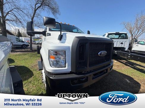 New 2027 Ford F750 2WD Regular Cab Super Duty image 1
