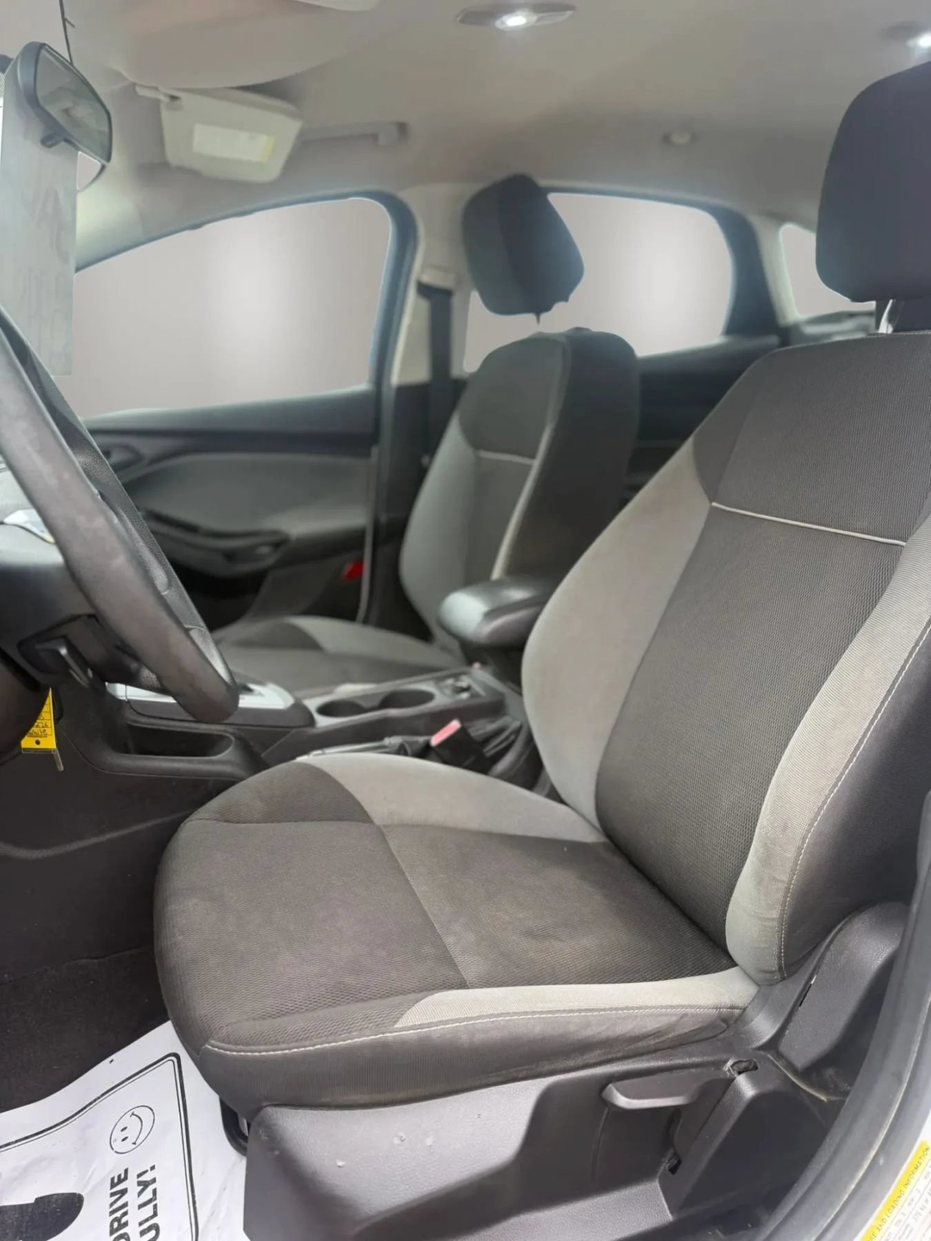 Used 2012 Ford Focus SE w/ SE Winter Pkg FWD image 11