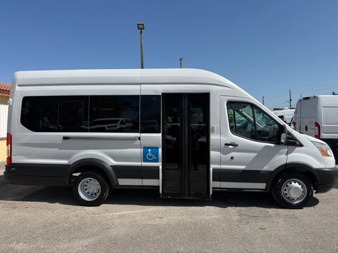Used 2017 Ford Transit 350 XLT RWD image 9
