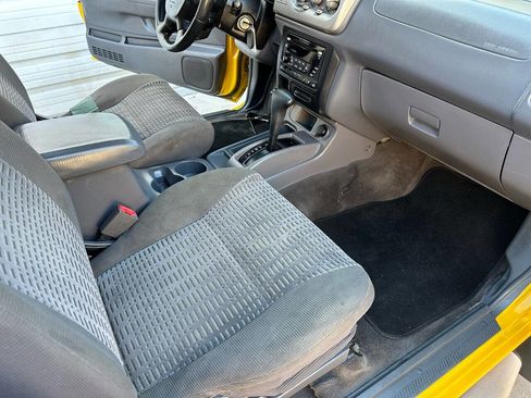 Used 2001 Nissan Xterra SE image 8