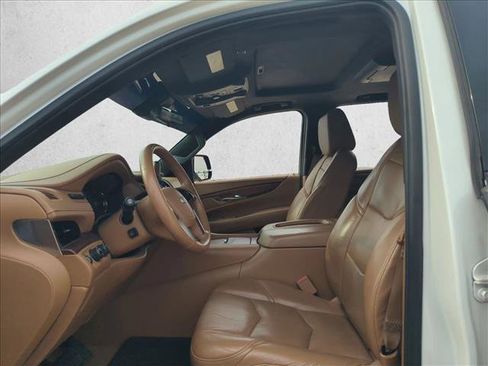 Used 2017 Cadillac Escalade Platinum image 15