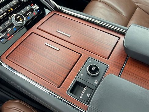 Used 2022 Lincoln Navigator Reserve image 22