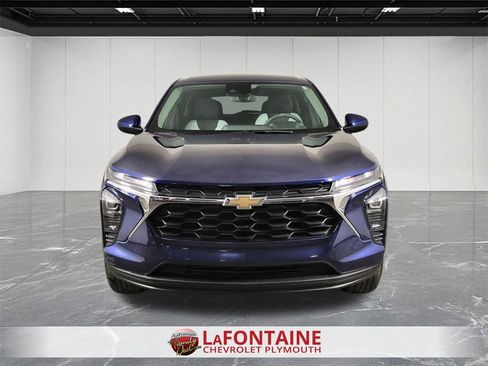 Used 2024 Chevrolet Trax LS w/ LS Convenience Package image 3