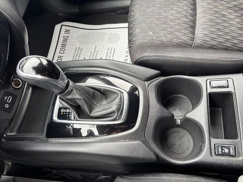 Used 2019 Nissan Rogue SV image 24