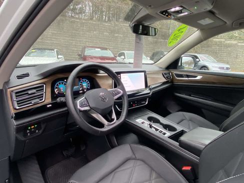 Certified 2024 Volkswagen Atlas SE AWD/4WD image 14