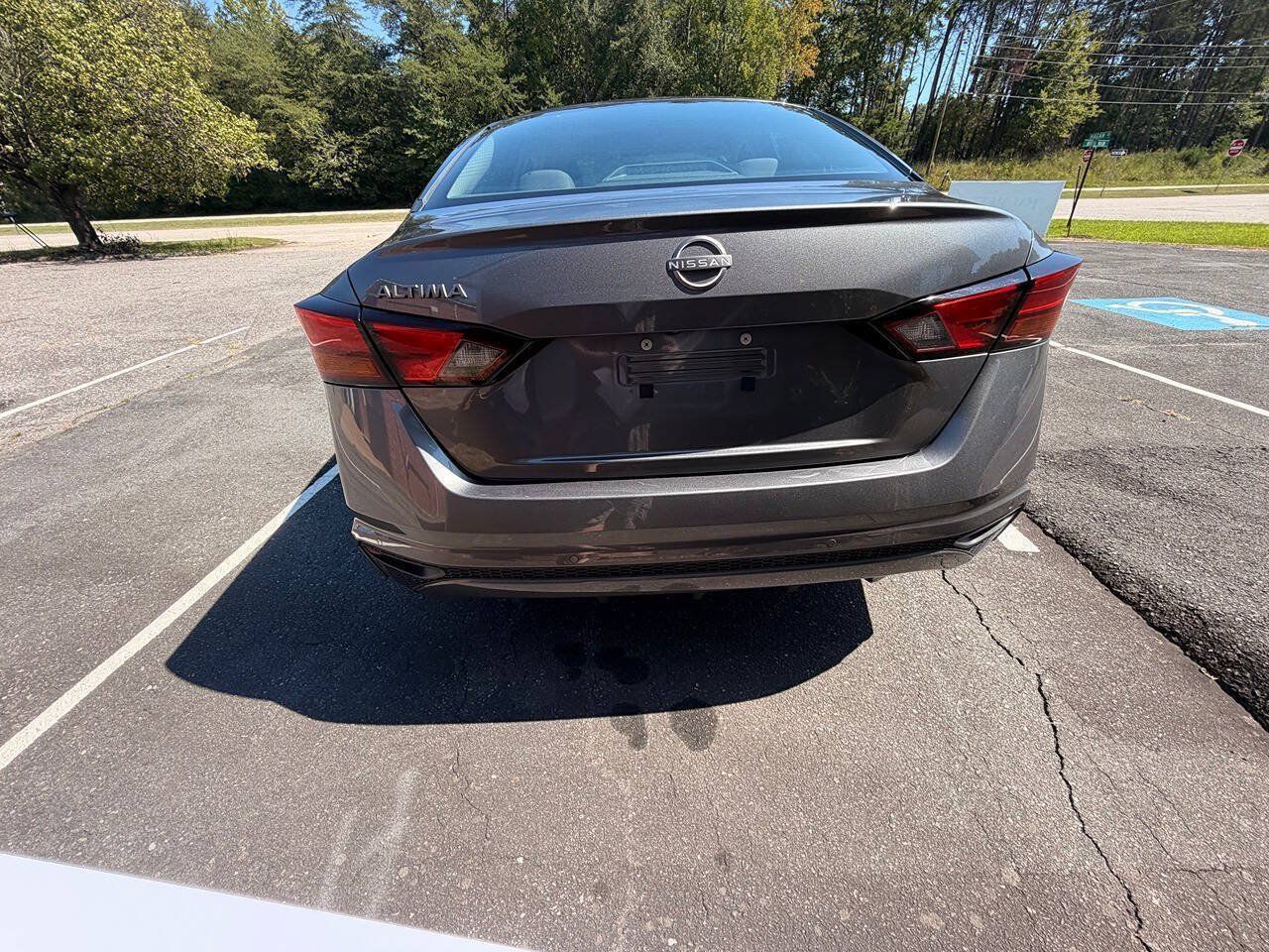 Used 2024 Nissan Altima 2.5 S FWD image 9