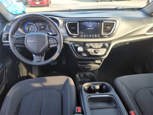 Used 2018 Chrysler Pacifica Touring Plus w/ S Appearance Package image 12