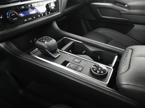 Used 2023 Nissan Pathfinder SL image 31