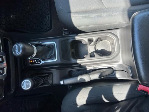 Used 2019 Jeep Wrangler Sport AWD/4WD image 21