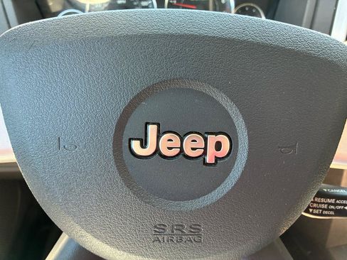 Used 2009 Jeep Grand Cherokee Laredo AWD/4WD image 18