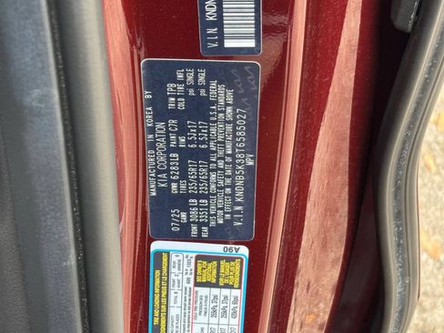Used 2026 Kia Carnival FWD image 10