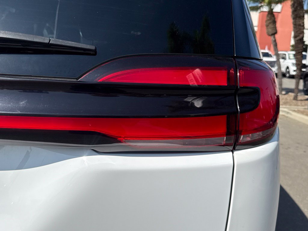 Used 2024 Chrysler Pacifica Touring-L FWD image 16