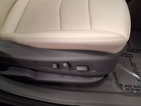 Certified 2025 Cadillac XT6 Premium Luxury FWD image 11