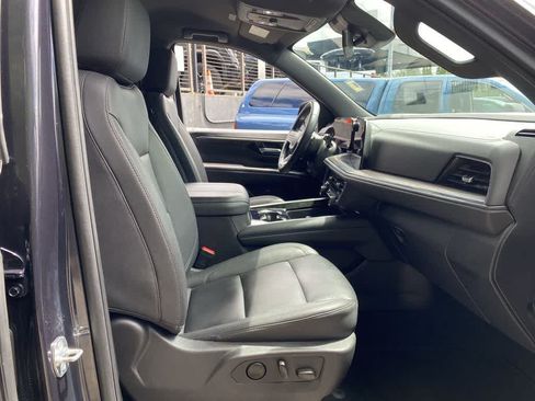 Used 2025 Chevrolet Suburban Z71 AWD/4WD image 19