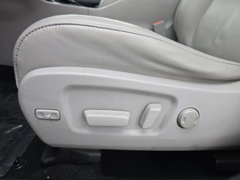 Used 2019 Toyota Highlander XLE image 30