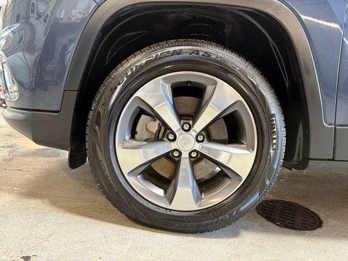 Certified 2020 Jeep Cherokee Limited AWD/4WD image 33