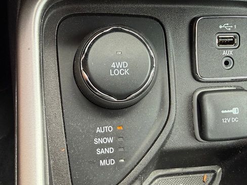 Used 2019 Jeep Compass Latitude AWD/4WD image 30