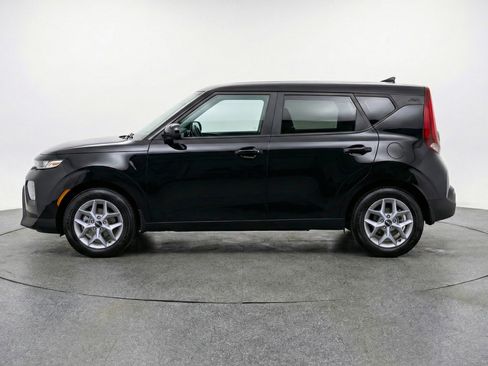 Used 2025 Kia Soul LX w/ LX Technology Package FWD image 5