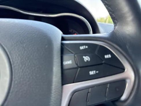 Certified 2021 Jeep Grand Cherokee Laredo AWD/4WD image 12