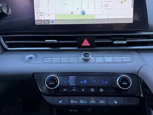 Used 2023 Hyundai Elantra SEL w/ Convenience Package FWD image 10