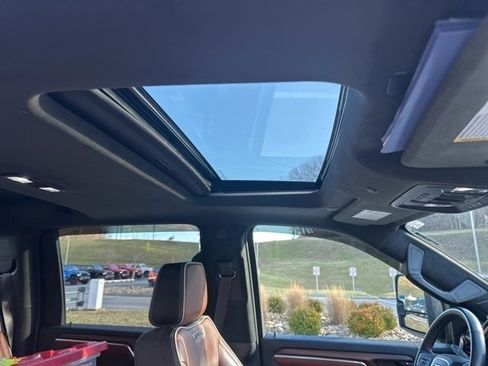 Used 2024 GMC Sierra 3500 Denali Ultimate image 9