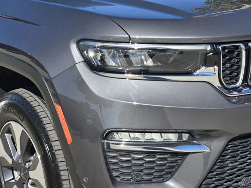 Used 2022 Jeep Grand Cherokee Limited 4xe w/ Luxury Tech Group II image 9