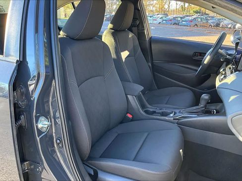 Certified 2025 Toyota Corolla LE image 9