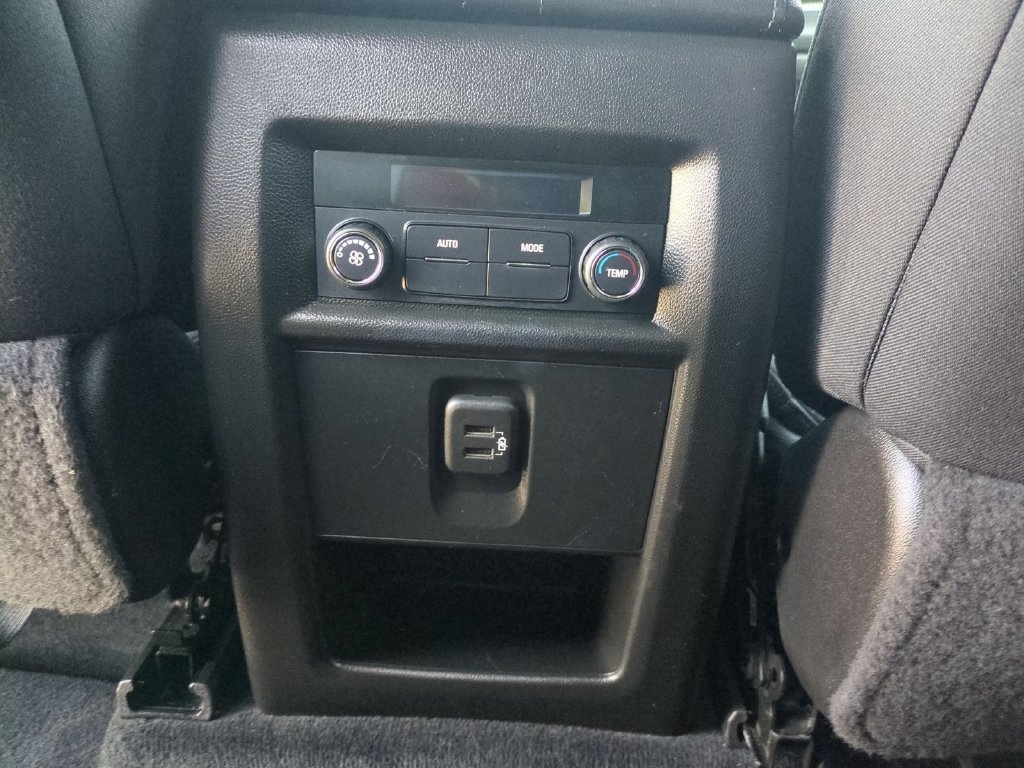 Used 2023 Chevrolet Traverse LT FWD image 29